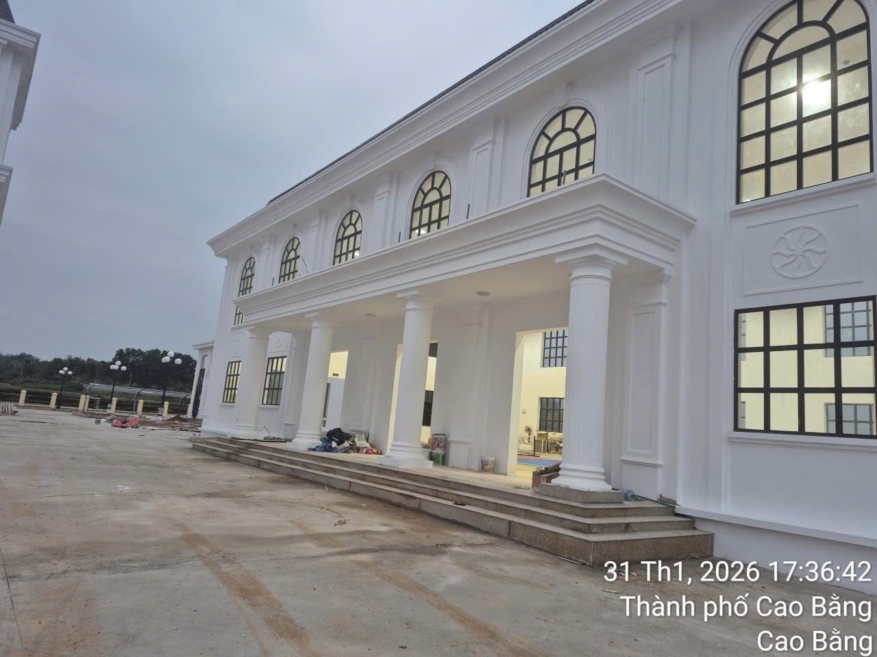 Cột GRC trang trí mặt tiền công trình đã hoàn thiện