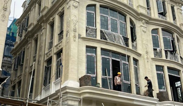 Phào chỉ GRC Noble Place Long Biên trên mặt dựng góc nhà tân cổ điển